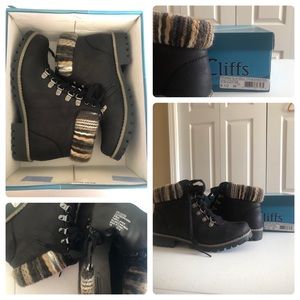 Cliffs by White Mountain Prianna (NIB)